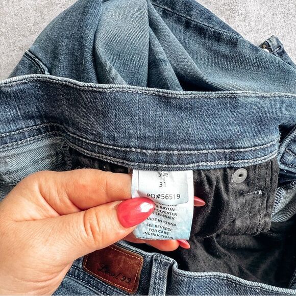 Level 99 Tanya Highest Rise Crop Medium Wash Jean Size 31 - Picture 8 of 10